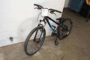 lot 224 image: Trek 820 22 Mens Trail Bike  13 BlackBlue Frame