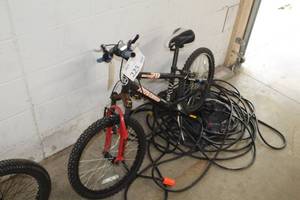 lot 225 image: Novara Duster 2.0 16 Mens Trail Bike  10 Black Frame
