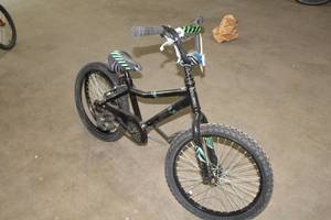 lot 221 image: Raleigh 16 Boys Single-speed BMX Bike  10 Black Frame