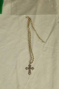 lot 157 image: Womens 10K Yellow Gold Cross PendantChain Necklace 20
