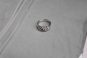 lot 172 image: Womens 0.96ct 7 Round Full Cut Diamond 14K White Gold Ring Size 7