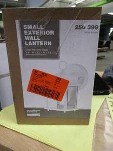 lot 834 image: HAMPTON BAY 8.5 in. White Decorative Outdoor Coach Lantern G14806-WH (OPEN BOX)