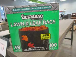 lot 934 image: ULTRASAC 39 Gal. Lawn and Leaf Bags (100 Count) (OPEN BOX, COUNT MAY NOT BE ACCURATE)