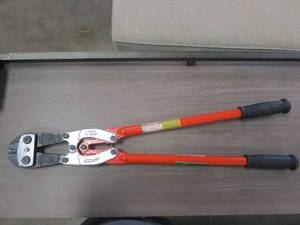 lot 938 image: HK PORTER 24 in. PowerPivot Center Cut Double Compound Action Bolt Cutter