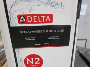 lot 947 image: DELTA Classic 38 in. L x 38 in. W Corner Shower Pan Base with Center Drain in White 422062 (OPEN BOX)