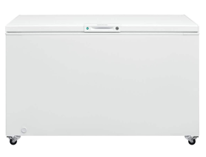 lot 917 image: FRIGIDAIRE FFCL1542AW 14.8 Cu. Ft. Chest Freezer in White (NEW IN BOX, DAMAGE ON BACK, SEE PHOTOS)