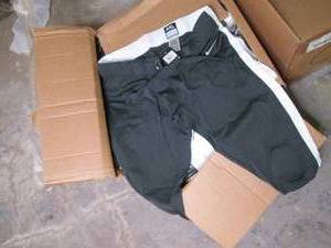 lot 9 image: Box of Mens Nike Football Pants 3X...