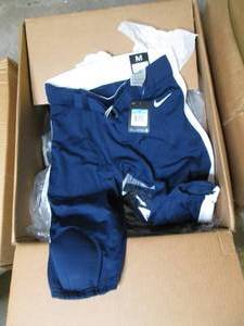 lot 10 image: Box of Mens Nike Football Pants (M...