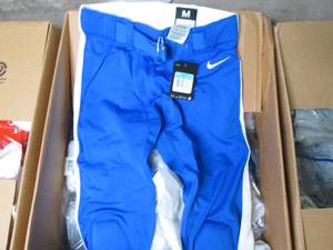 lot 17 image: Box of Mens Nike Football Pants (M...
