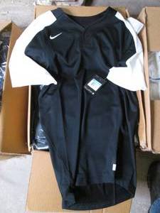 lot 20 image: Box of Mens Nike Football Pants (M...
