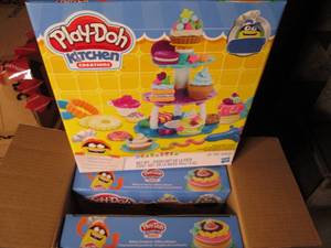 lot 35 image: 4 new Play-Doh kitchen creations...