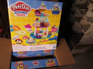lot 38 image: 4 new Play-Doh kitchen creations...