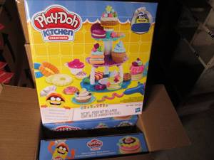 lot 39 image: 4 new Play-Doh kitchen creations...