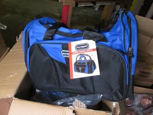lot 58 image: Case of 12 new duffle bags...