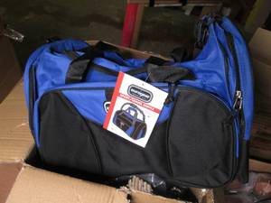 lot 61 image: Case of 12 new duffle bags...