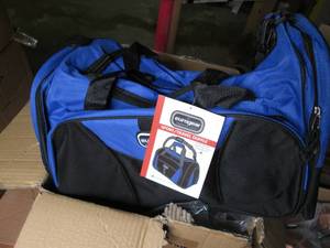 lot 62 image: Case of 12 new duffle bags...