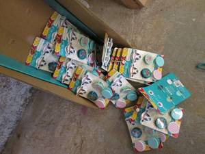 lot 135 image: Box of The Pioneer Woman Magnetic B...