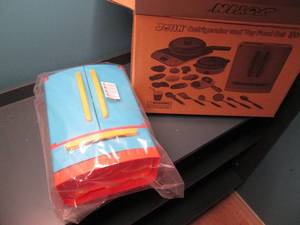 lot 237 image: Joyin Refrigerator and Toy Food Set...