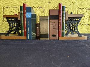 lot 500 image: School Daze Book Decor Pieces