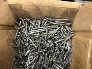 LARGE ASSORTMENT OF COTTER PINS