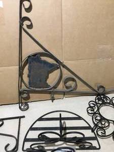 lot 83 image: Iron hanging brackets Minnesota