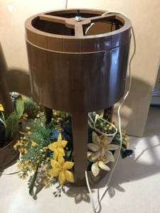 lot 86 image: 2 vintage lamps with flowers
