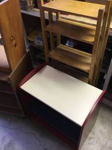 lot 112 image: 4 Shelves - Book, Rolling shelf, Kid Shelf