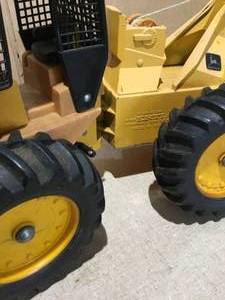 lot 1 image: Vintage John Deere skidder truck