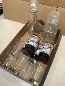 lot 14 image: 2 glass decanters and 9 bar glasses