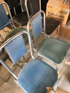 lot 78 image: Vintage Formica table and 8 chairs