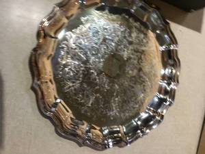lot 85 image: Silver tea set with 2 platters