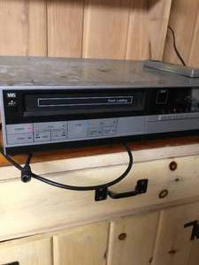 lot 140 image: Montgomery wards VCR with remote