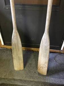 lot 173 image: 2 row boat oars