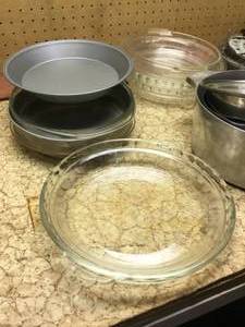 lot 177 image: baking pans and microwave