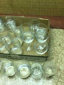 lot 200 image: Large flat of drinking glasses