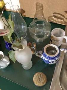 lot 272 image: 2 chimney for oil lamps wash basin vase and other