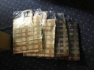 lot 292 image: 48 New Large gift bags