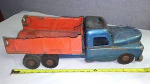 Vintage Structo Metal Toy Dump Truck.