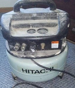 Hitachi Air compressor Pancake - working.