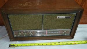 Vintage GE Tabletop Radio