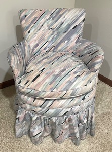 lot 59 image: Petite Upholstered Contemporary Chair