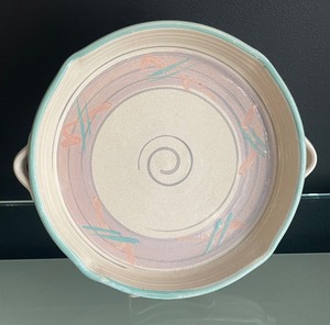 lot 92 image: 3 Pretty Pottery Serving Pieces