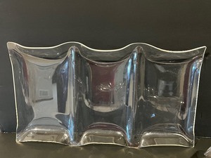 lot 41 image: Decorative Plastic Serving Ware