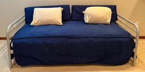 lot 26 image: Metal Base Daybed