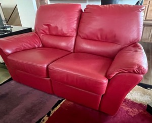 lot 3 image: Very Nice Red Leather Reclining Love Seat