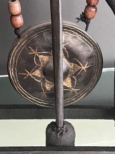 lot 80 image: Decorative Metal and Wooden Gong Figurine