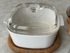 lot 77 image: Corning Ware, Pyrex and More