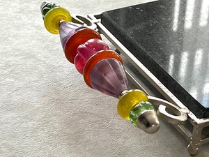 lot 78 image: Decorative Trivet and Fun Shoe Shaped Pastry Server