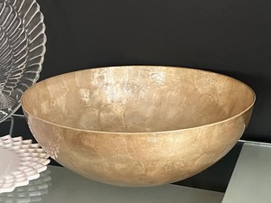 lot 87 image: Decorative Serving Items