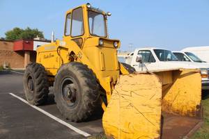 lot 1 image: 1957 Clarke Equipment Michigan Model 75A 6-cyl Waukesha Gasoline 4WD Payloader